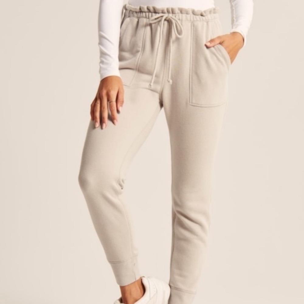 A&F Soft A&F collection Cloud Joggers Cream - Picture 2 of 9